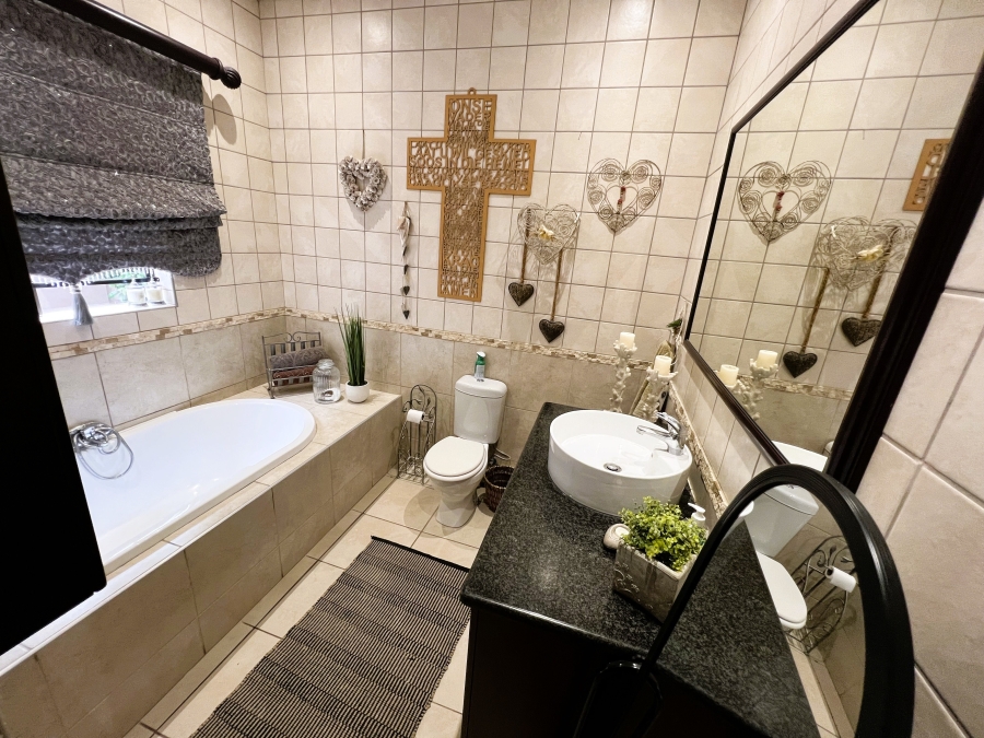 3 Bedroom Property for Sale in Wilkoppies North West